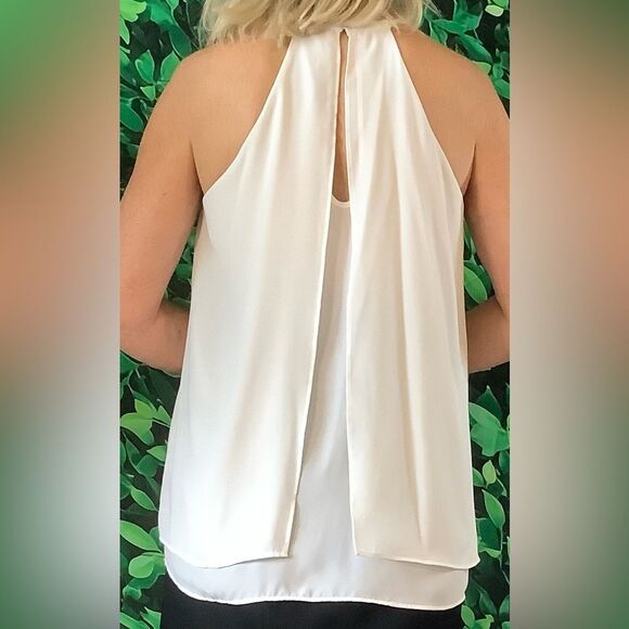 🤍 Banana Republic White Split Back Sleeveless Blouse – Size M - Picture 5 of 8